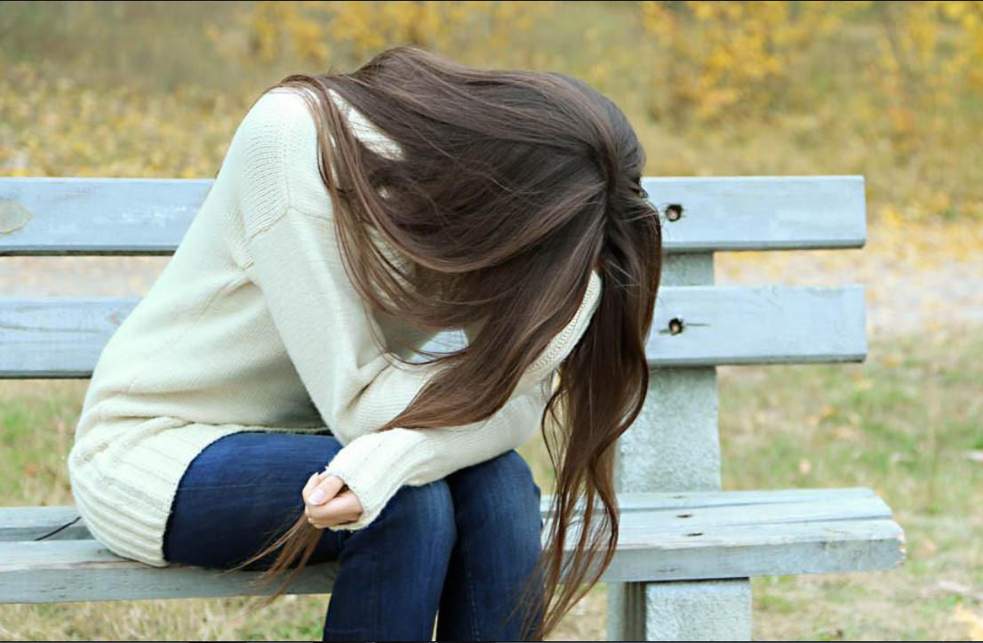 امراة-حزينة.png