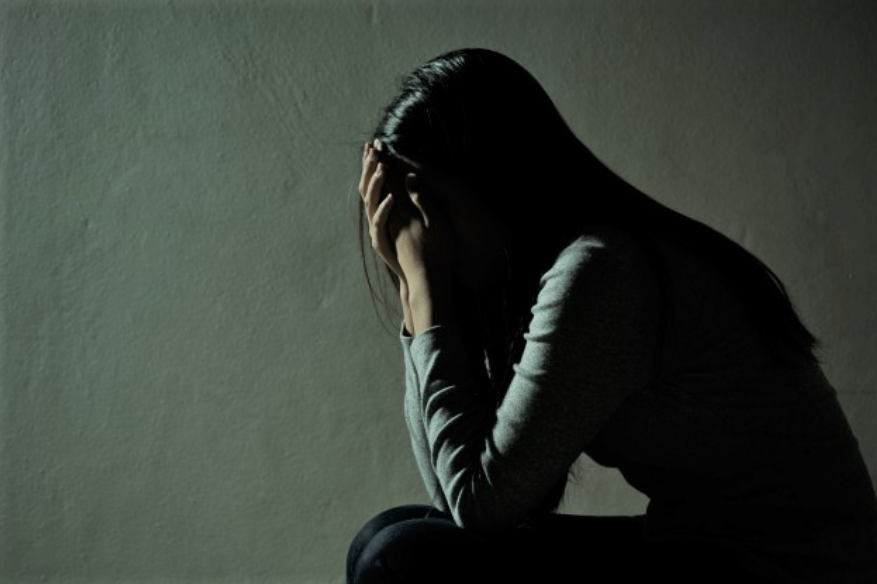 امراة-حزينة.png
